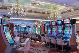 Filipino player joining a 311jilipark bingo room on mobile phone